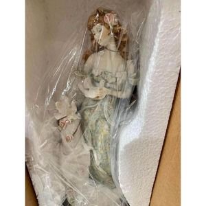 Giuseppe Armani Lady with Doves Figurine